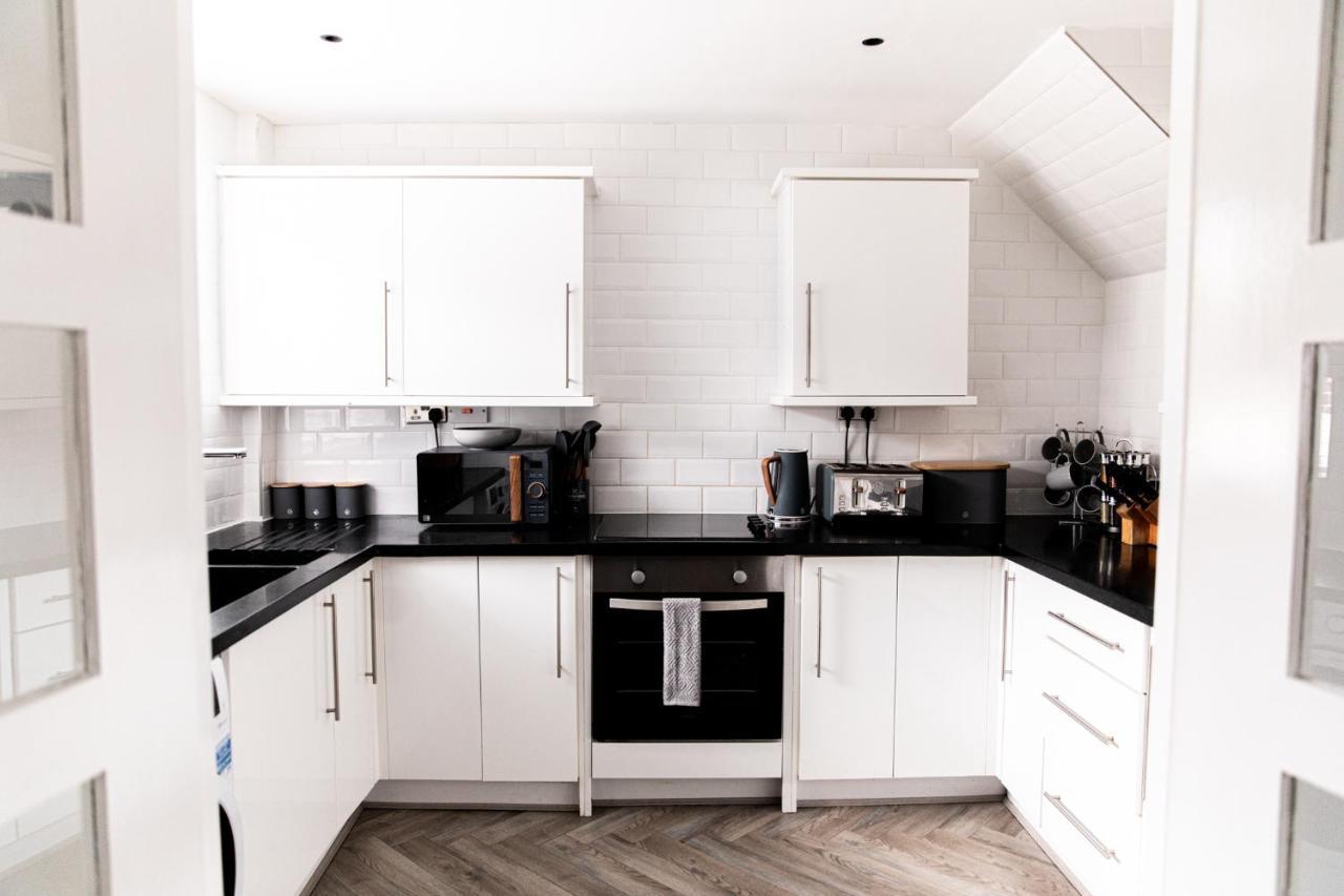 Inviting 3-Bed House In Manchester Exterior foto